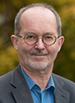 Tewes Wischmann ist psychologischer Psychotherapeut und Professor am Institut für medizinische Psychologie im Universitätsklinikum Heidelberg. Dort bietet er Paaren eine spezielle Beratung bei unerfülltem Kinderwunsch an. 