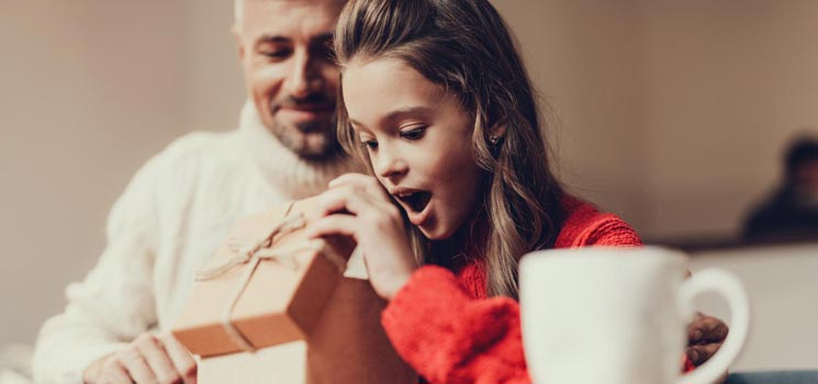 Kind ist dankbar für Geschenk