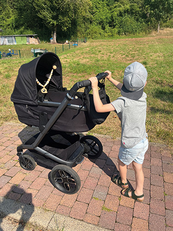 Produkttest Maxi Cosi Fame Foto Kind schiebt Fame