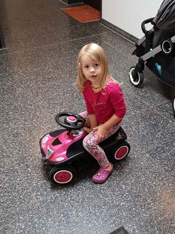 Mädchen auf BIG Bobby-Car Next 