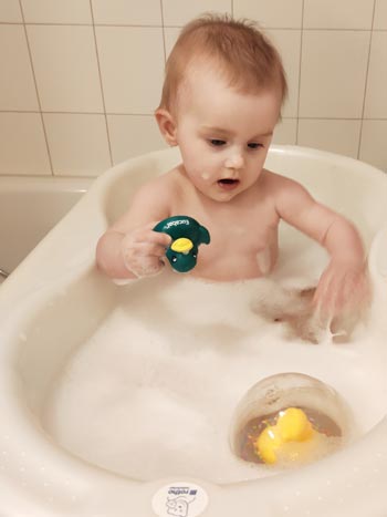 Kind im Eucabal Kinderbad