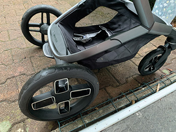 Produkttest Maxi Cosi Foto einer Testfamilie extra große Räder