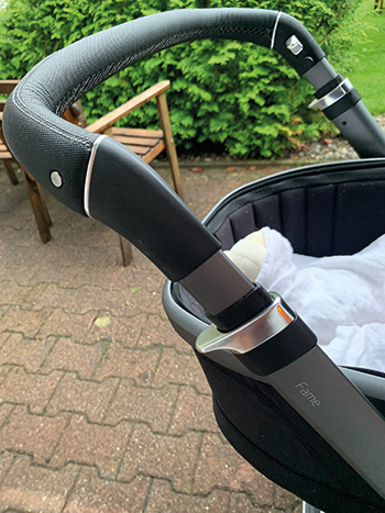 Produkttest Maxi Cosi Foto einer Testfamilie höhenverstellbare Schiebestange