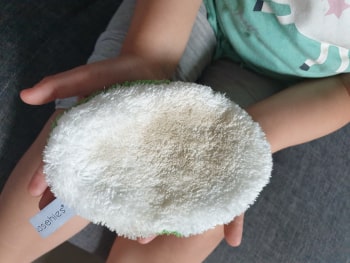 waschies Reinigungspads auf der Hand