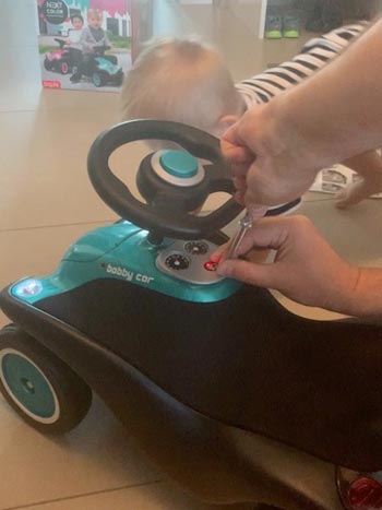 BIG Bobby-Car Next Armaturen-Brett und Batteriefach öffnen