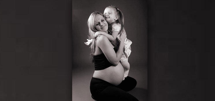 Kostenloses Babybauch-Shooting
