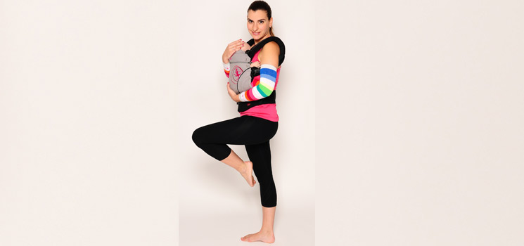 Kangasport mit Baby in Trage oder Tuch