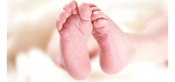Babymassage mit Mama oder Papa