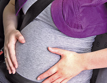 Schwanger anschnallen? Gilt die Anschnallpflicht auch für Schwangere?